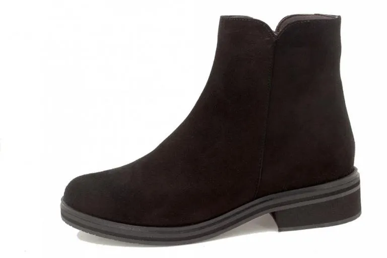 225346 | Black Suede
