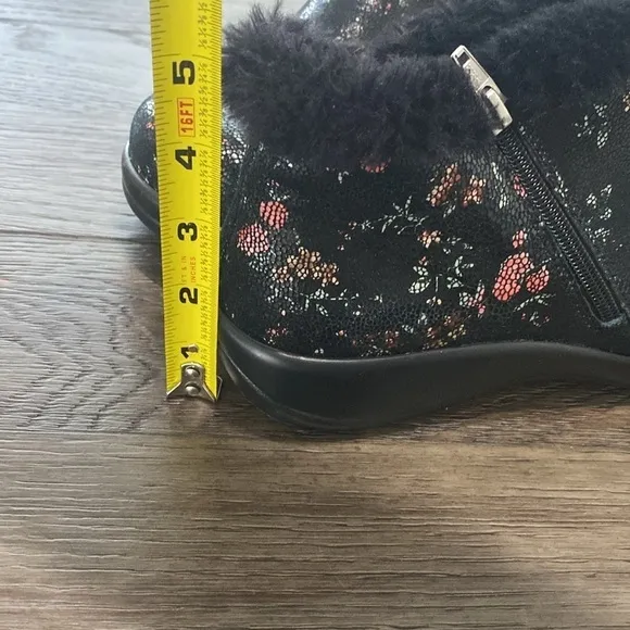 Alegria PG Lite Nell Mer-346 Faux Fur Lined Black Floral Booties Size 41/10 1/2