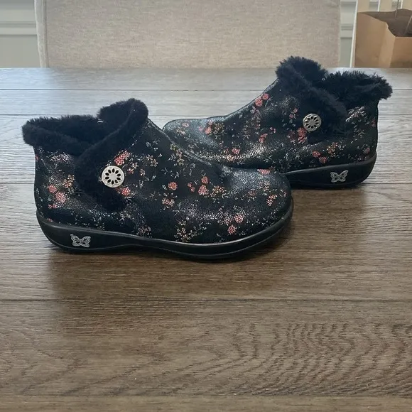 Alegria PG Lite Nell Mer-346 Faux Fur Lined Black Floral Booties Size 41/10 1/2