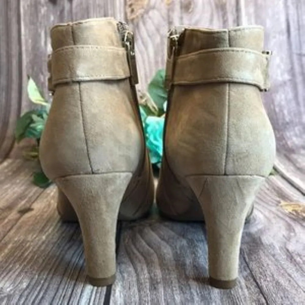 BANDOLINO Longo Tan Suede Ankle Booties 6.5M