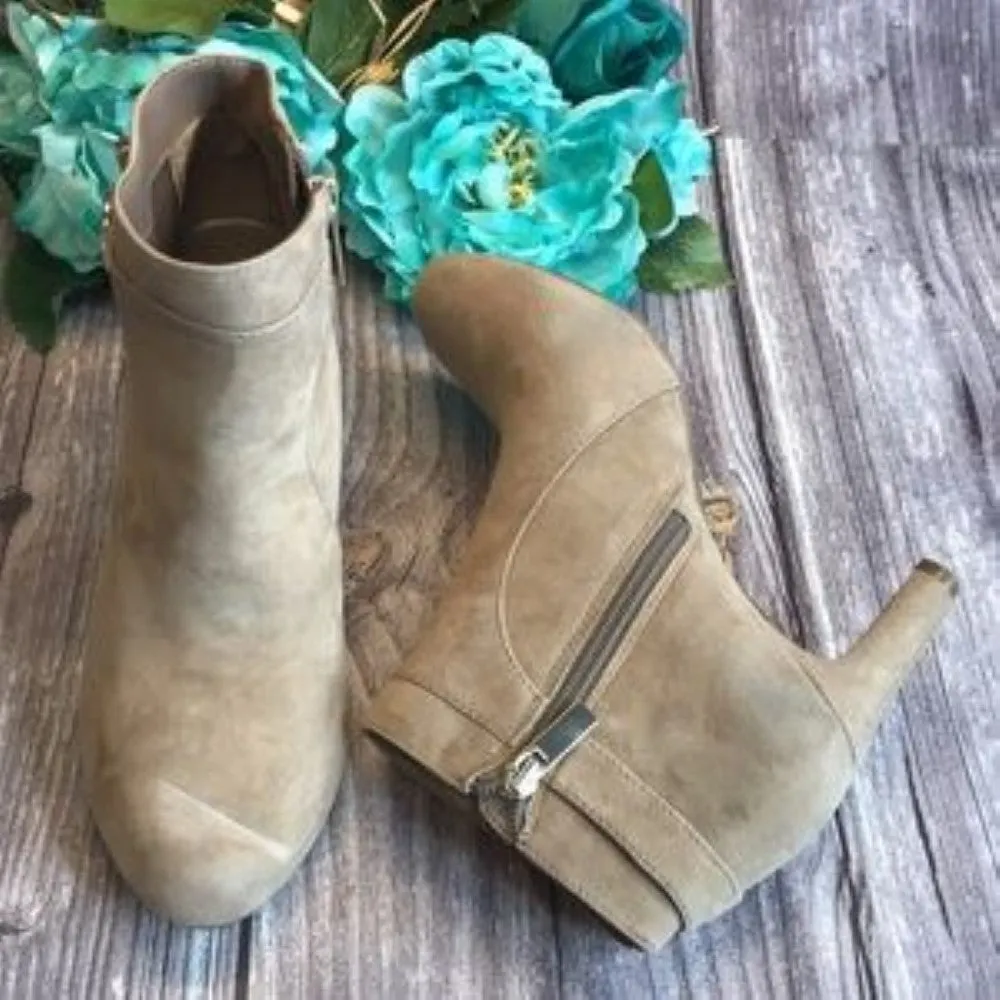 BANDOLINO Longo Tan Suede Ankle Booties 6.5M
