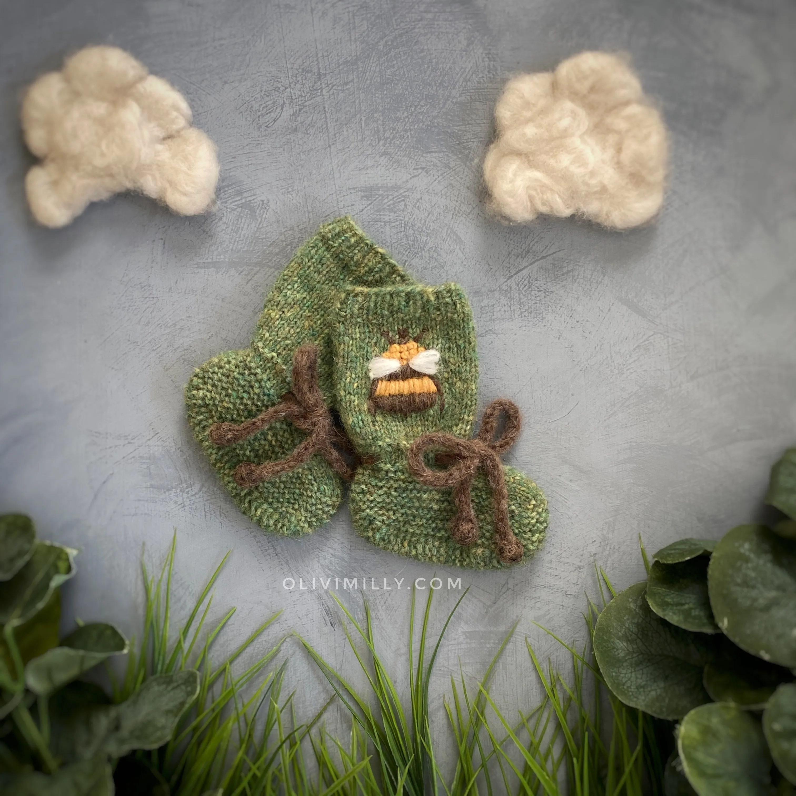 Bee Booties |green moss| 2 In stock (1-2y)