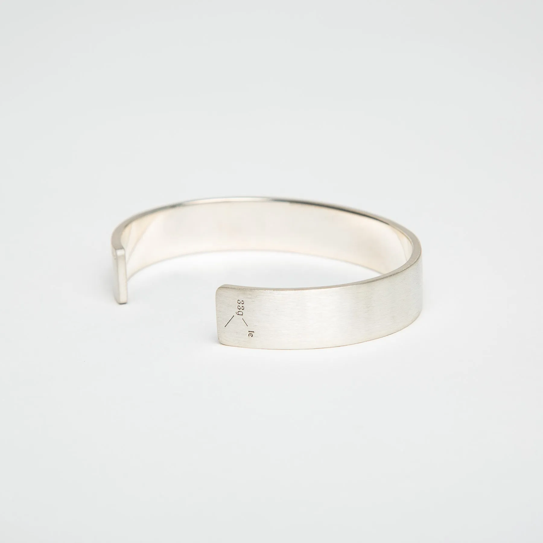 LE GRAMME | 33G BRUSHED SILVER RIBBON CUFF BRACELET