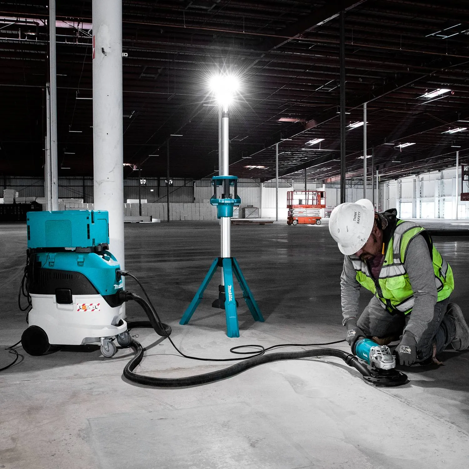 Makita DML814 18V LXT LED Tower Light (Tool Only)