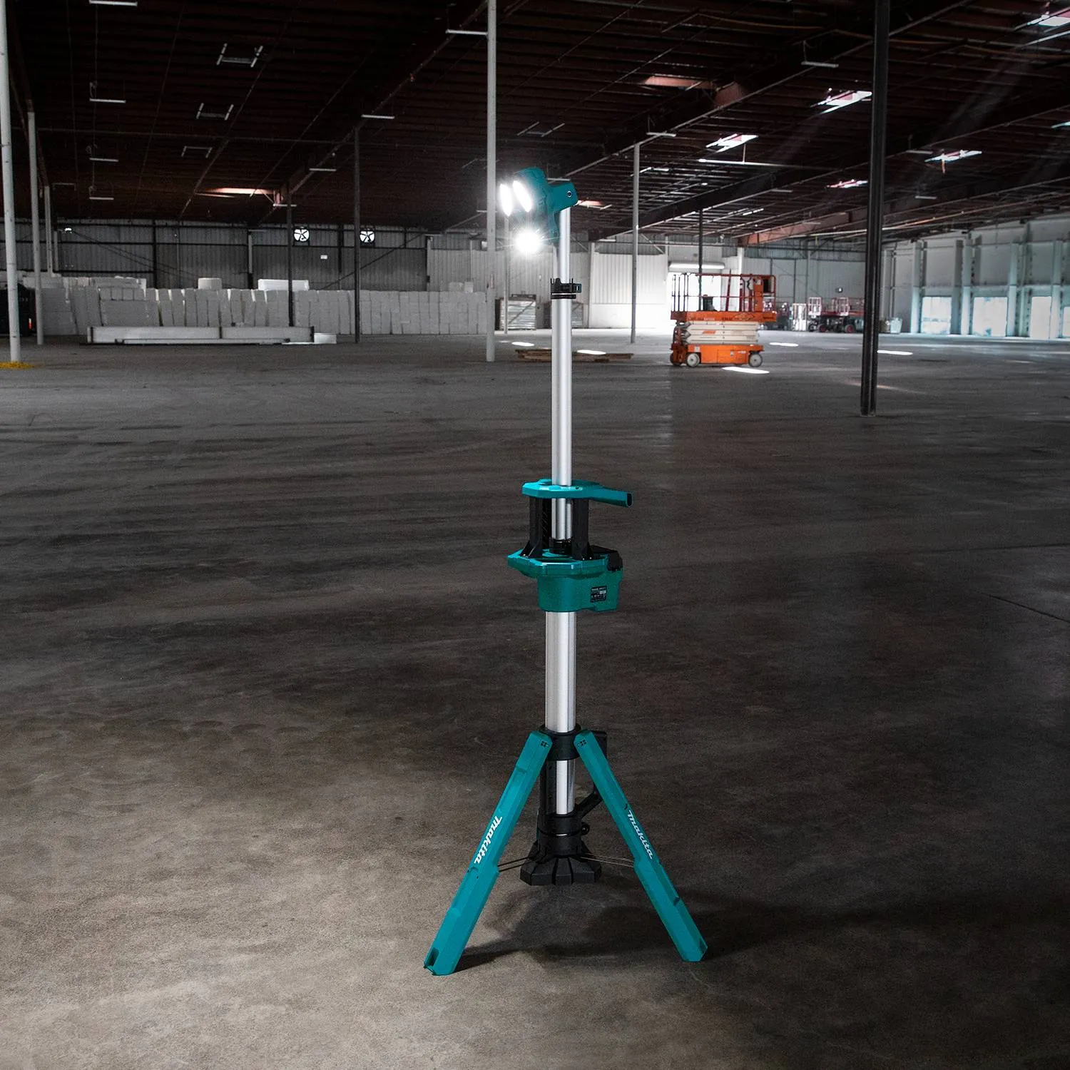 Makita DML814 18V LXT LED Tower Light (Tool Only)