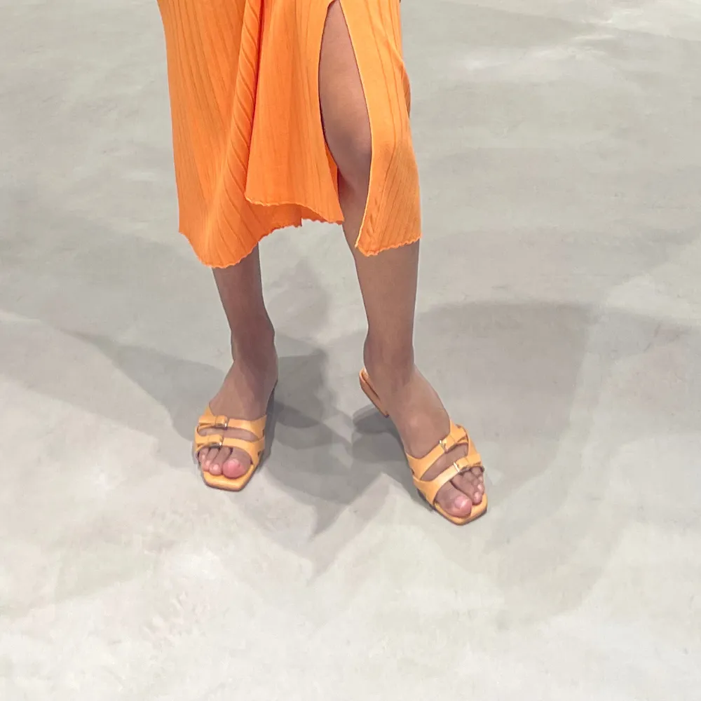 MARCH23 - SLIPPER - JULES - APRICOT LEATHER