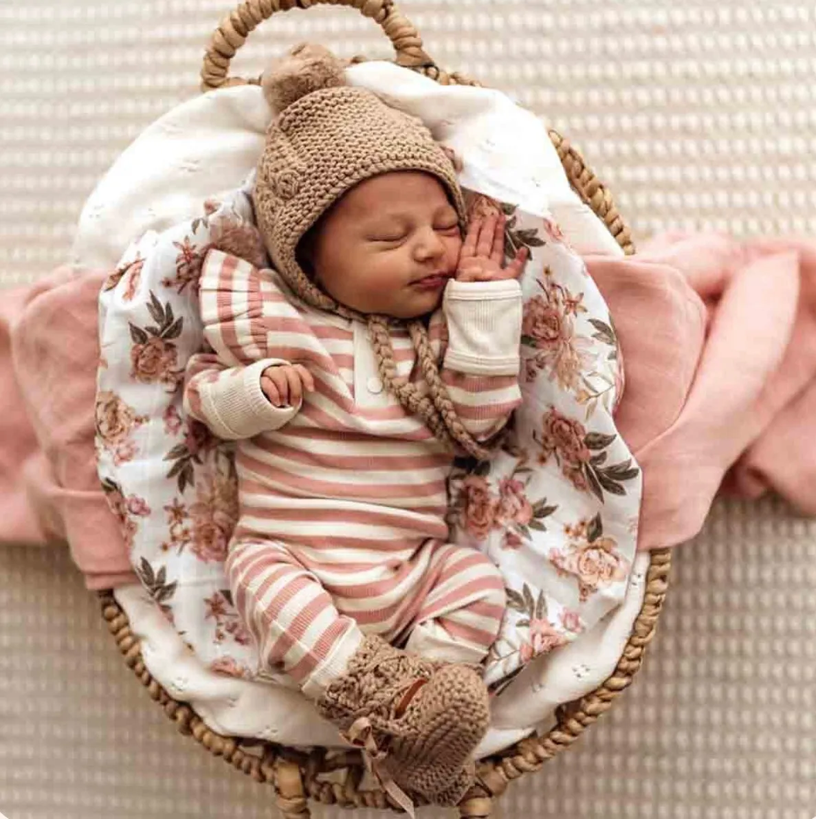 Merino Bonnet and Booties | Fawn