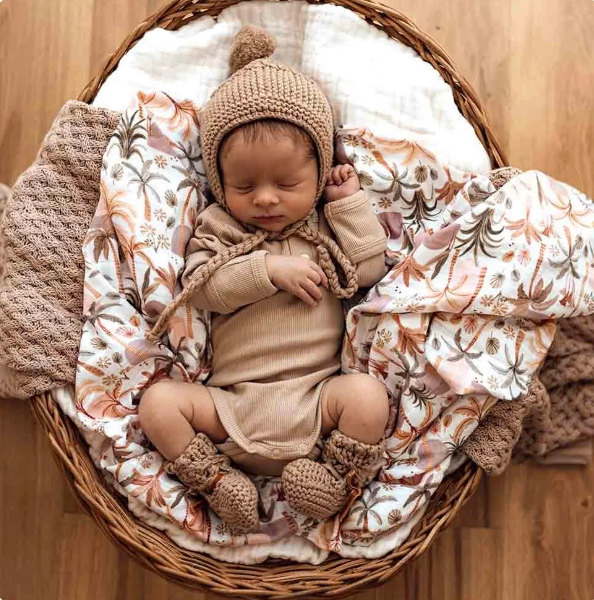 Merino Bonnet and Booties | Fawn
