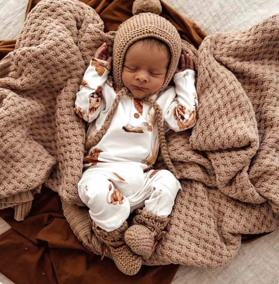 Merino Bonnet and Booties | Fawn