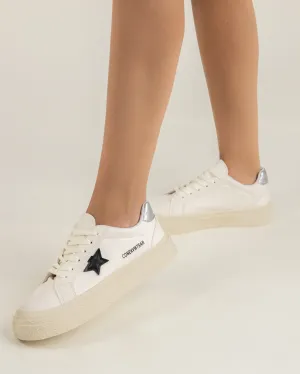 Sneakers crudo y estrella negro