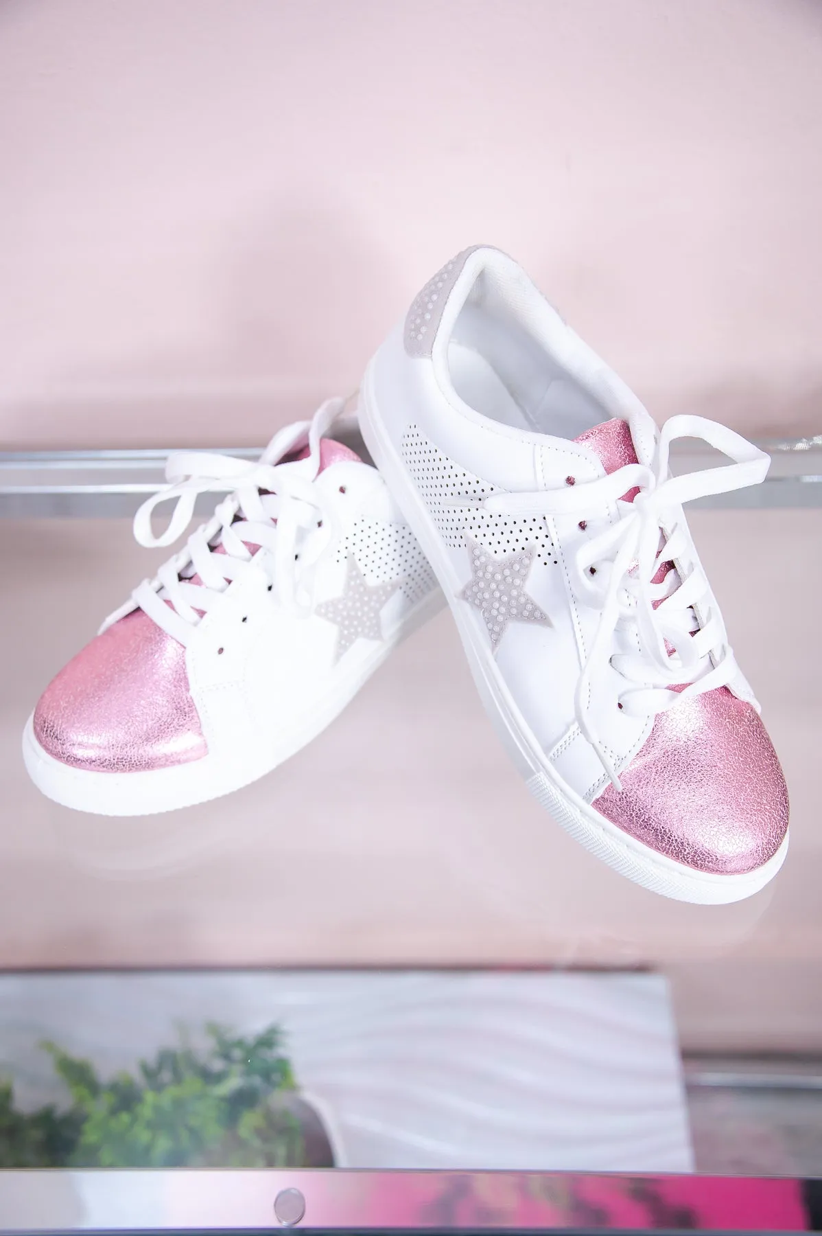 Sole Searching Light Pink/Off White Metallic/Star Sneakers - SHO2610LPK