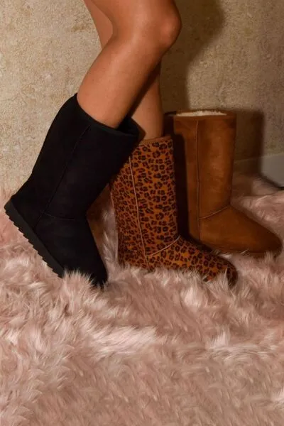 Walk Of Fame Suede Round Toe Boots
