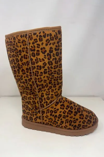 Walk Of Fame Suede Round Toe Boots